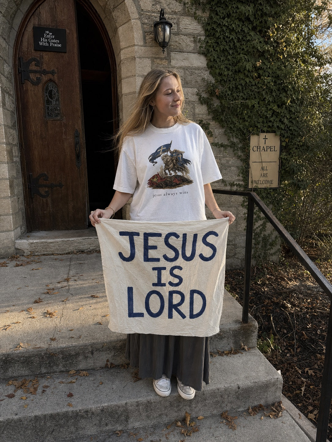 Jesus Always Wins Shirt vor Chapel