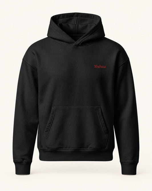 Yeshua Relaxed Hoodie in Schwarz – Vorderansicht mit kleinem rotem Schriftzug auf der linken Brust.