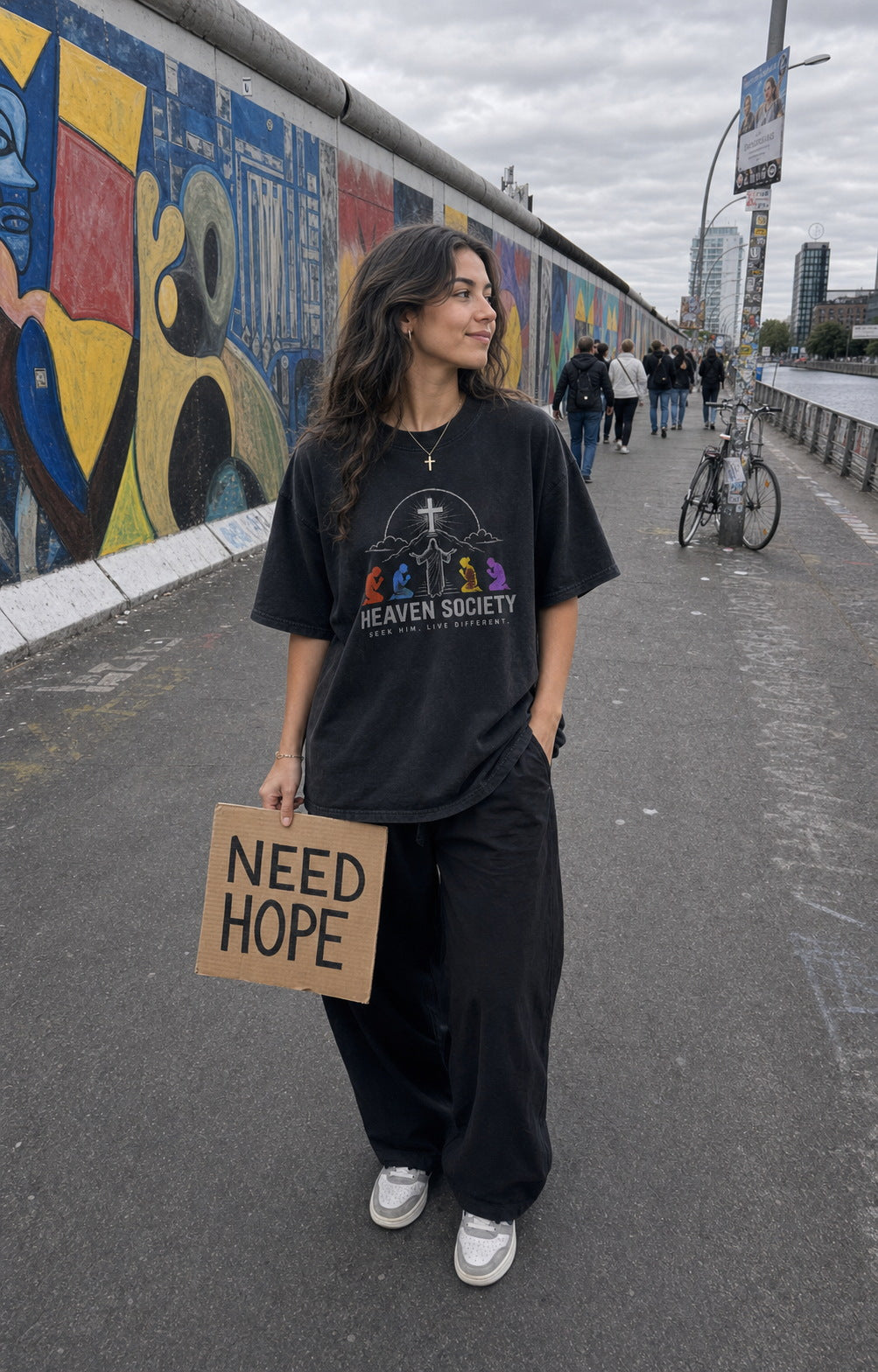 HEAVEN SOCIETY "LIFE DIFFERENT" BOXY TEE - BLACK Bild 3