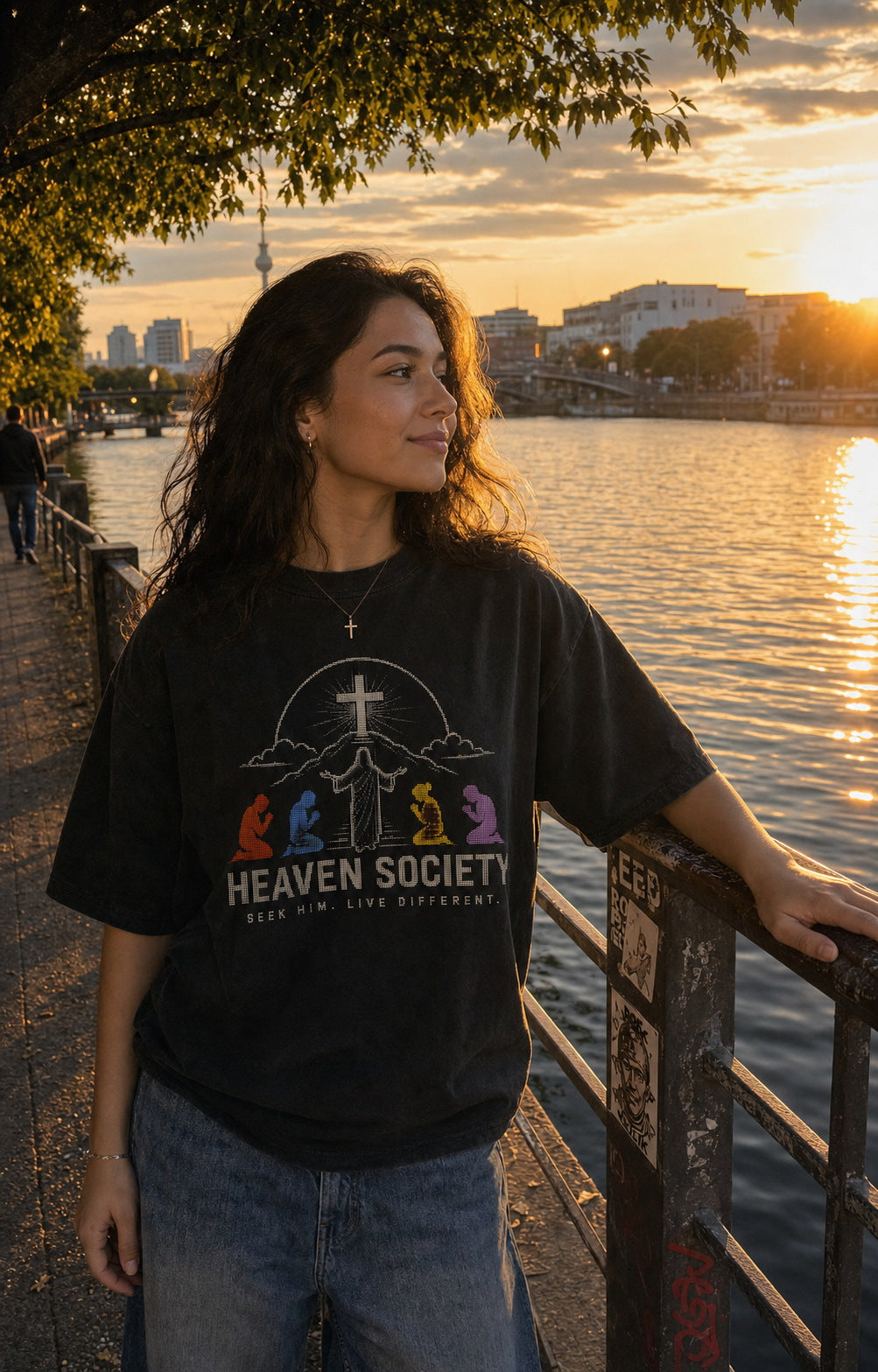 HEAVEN SOCIETY "LIFE DIFFERENT" BOXY TEE - BLACK