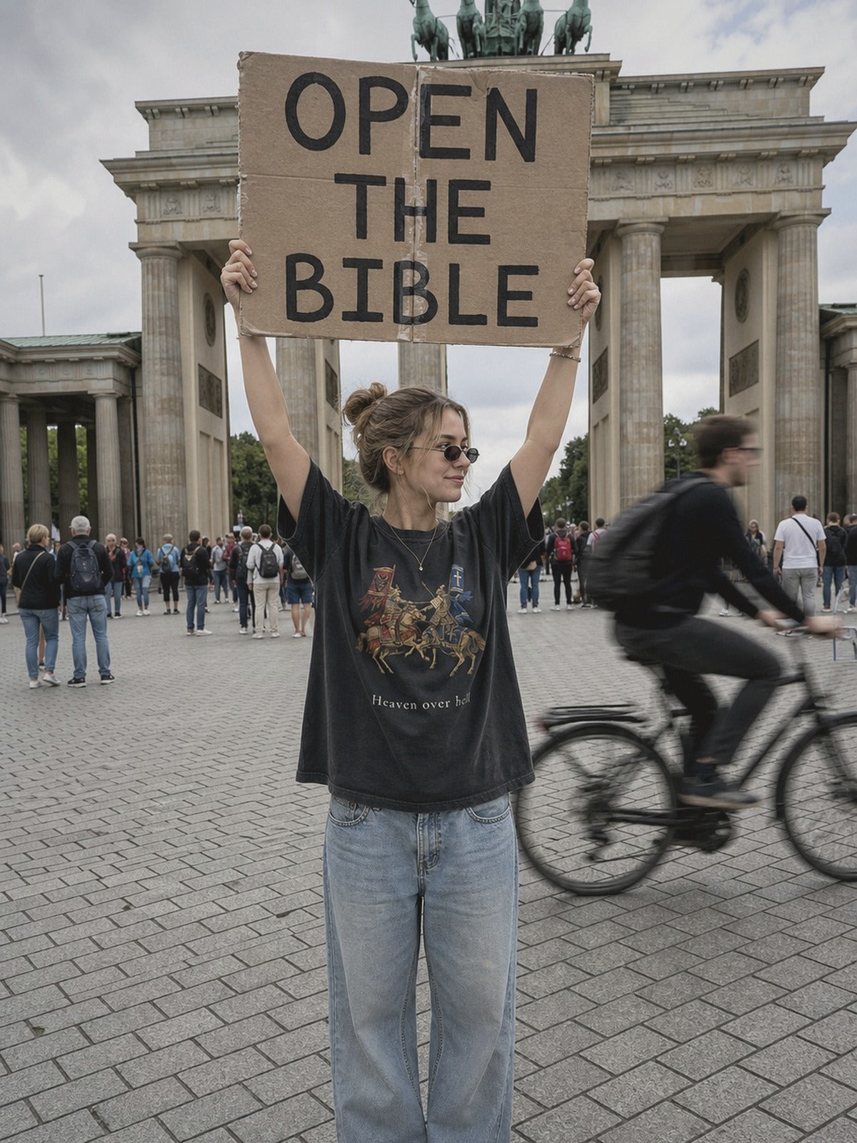 Offene Bibel mit Heaven Society Ästhetik