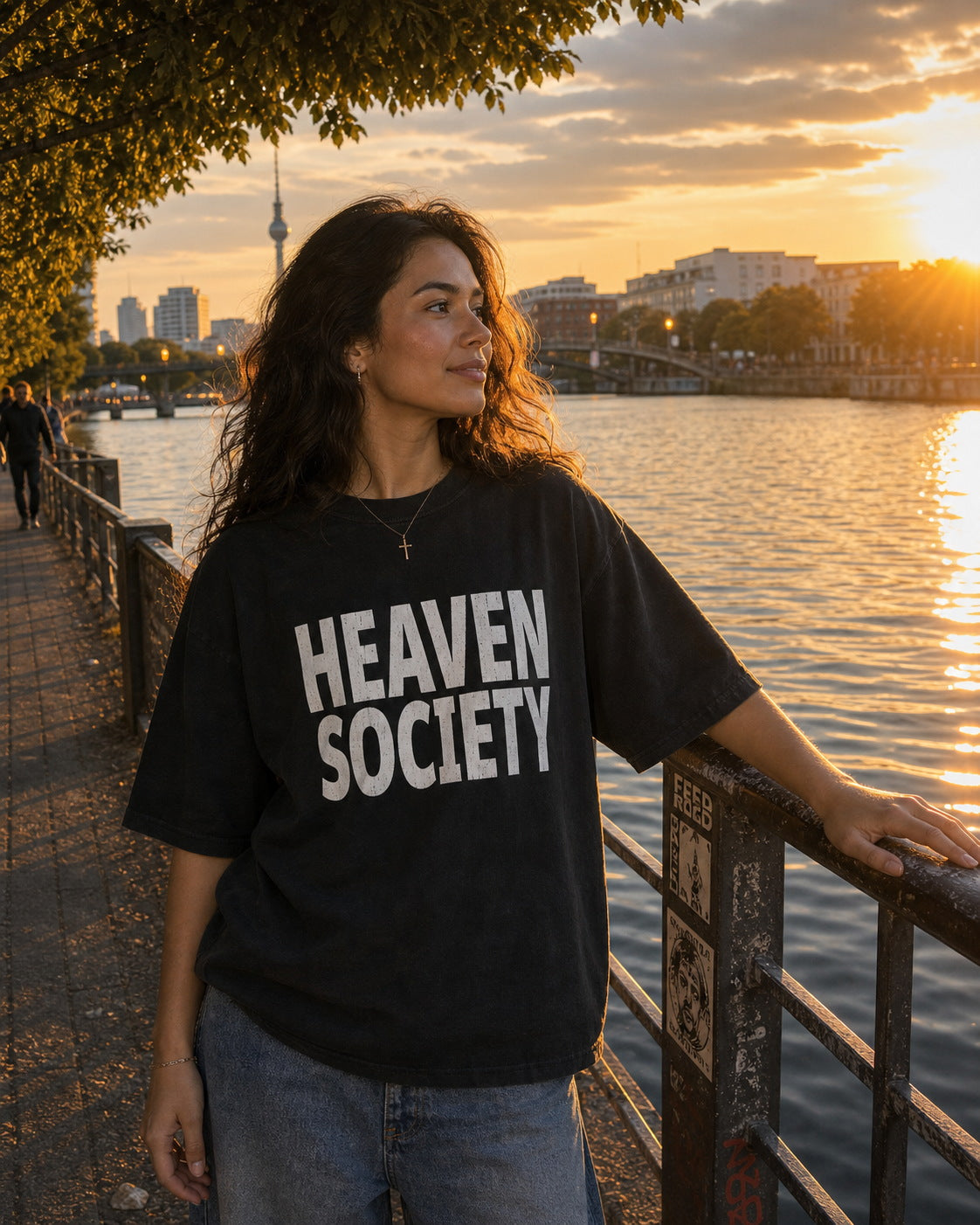 HEAVEN SOCIETY WORDMARK BOXY TEE - BLACK Bild 4