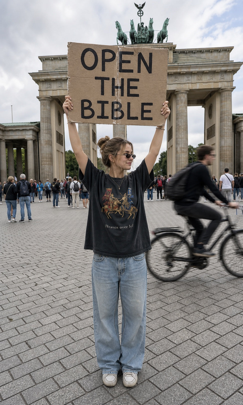 Heaven Society Open the Bible Motiv in Berlin